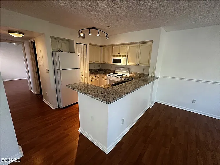 1270 Wildwood Lakes Blvd #202 — Photo 22
