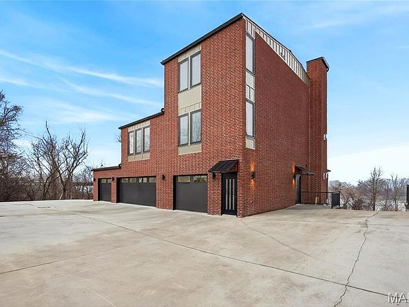 2nd image of 1011 River Bluff Dr