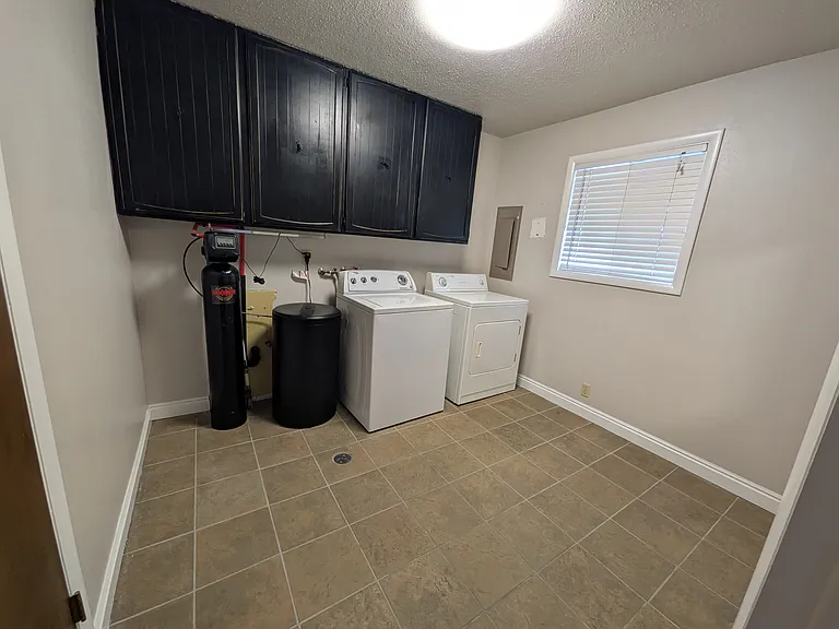 255 S 1 W — Photo 8