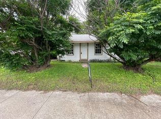 901 E Navasota St, Groesbeck, TX 76642