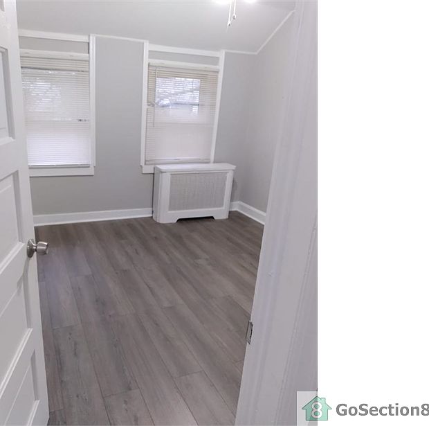 2nd image of 1227 Clover Ln