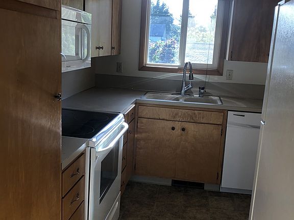 5th image of 1115 NE 92nd Ave