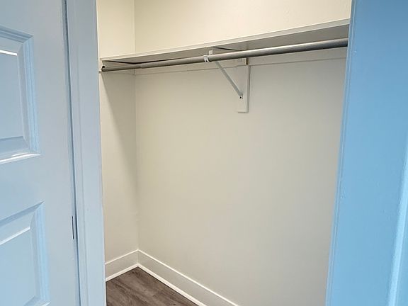 4th image of 325 W Parkwood Dr #14
