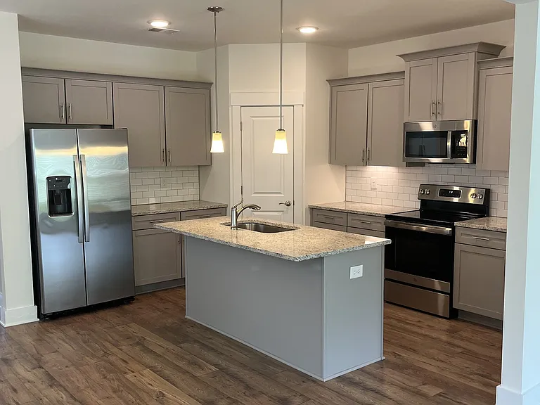2043 Blueberry Ln — Photo 5