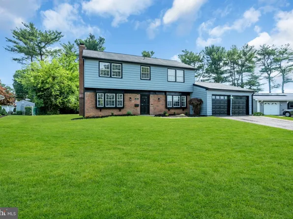61 Triangle Ln, Willingboro, NJ 08046