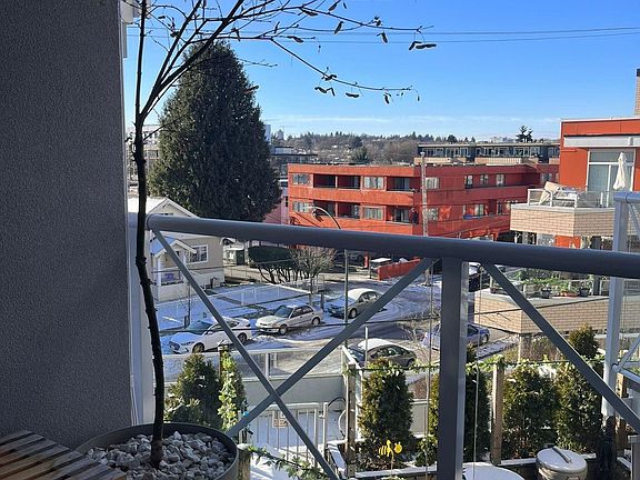 2nd image of 760 Kingsway #321