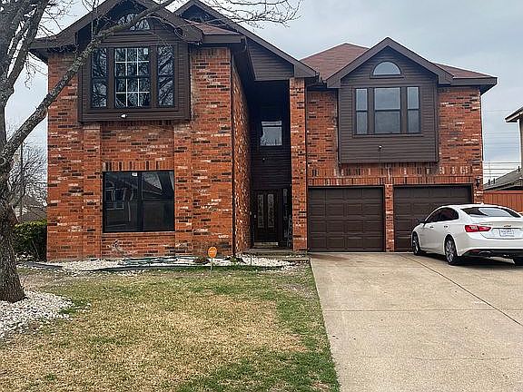 4th image of 708 Bishop St