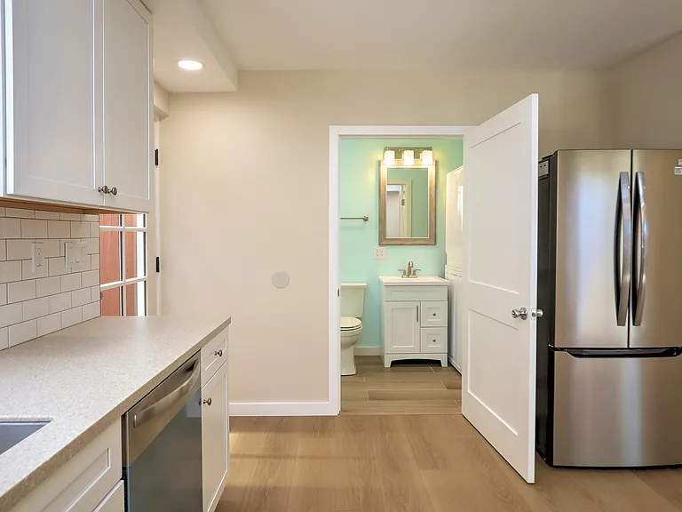 221 W Alamar Ave #C — Photo 11