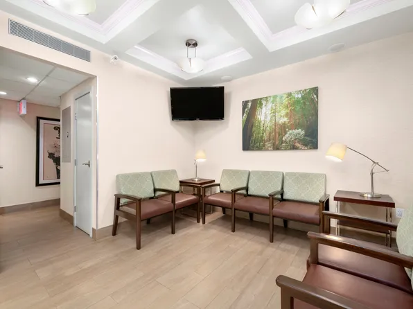 121 East 60th Street image 2 of 11