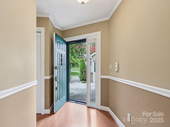 3rd image of 102 Glenbrook Dr