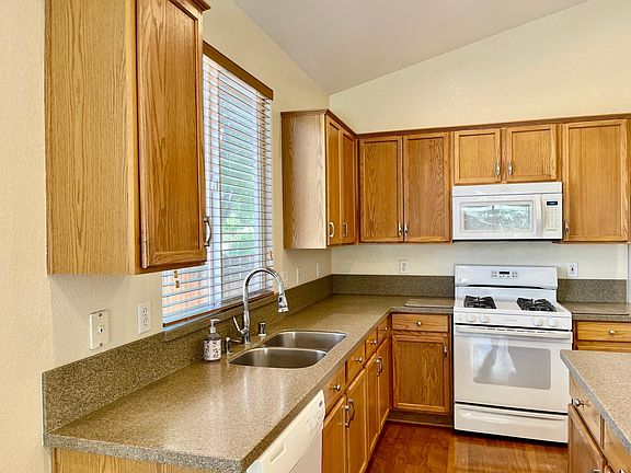 4th image of 4141 Burlington Dr