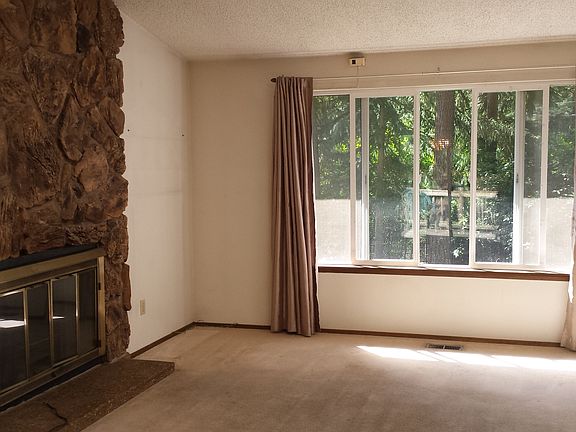 3rd image of 6803 185th Ave E