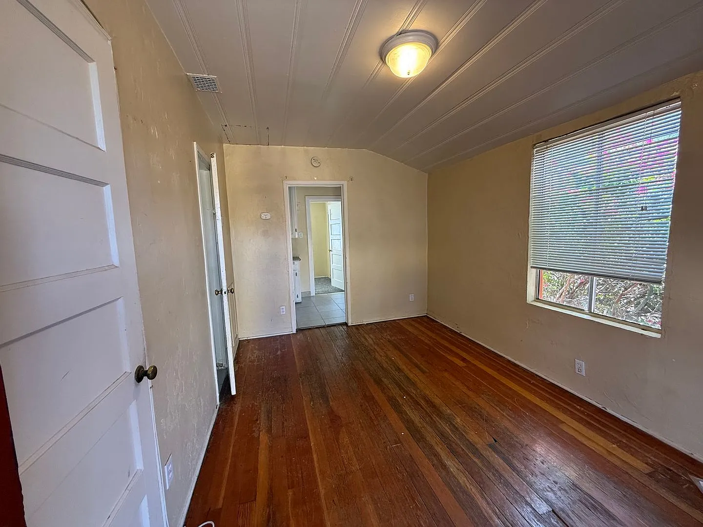 1141 Adams — Photo 2