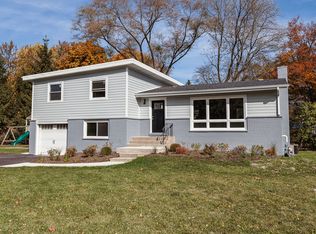 601 Pine St, Deerfield, IL 60015