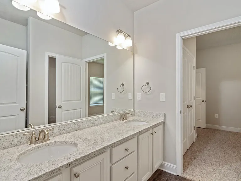 791 Cornelia St — Photo 21