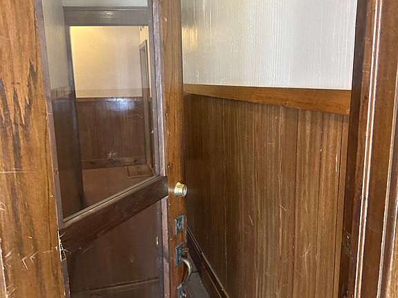 3rd image of 400 Sumner St APT 2