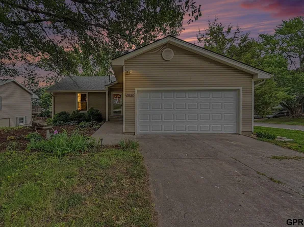 3840 Blackberry Cir, Lincoln, NE 68516