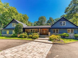 3 Forest Dr, Sands Point, NY 11050