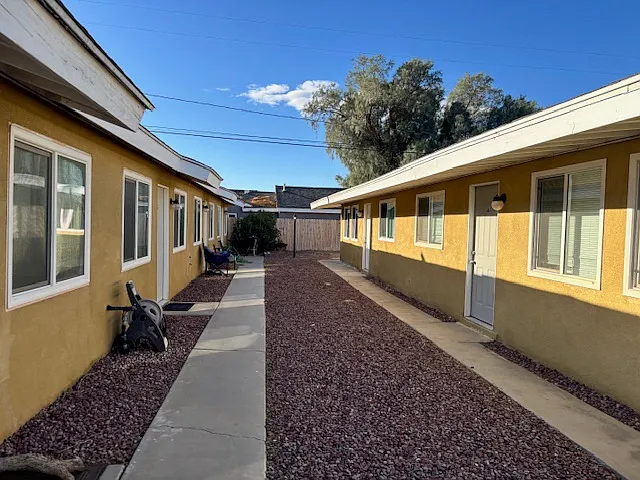 8124 Peach Ave — Photo 8