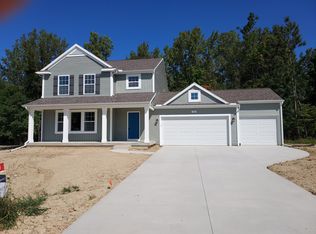 618 Courtyard Pl, Watervliet, MI 49098