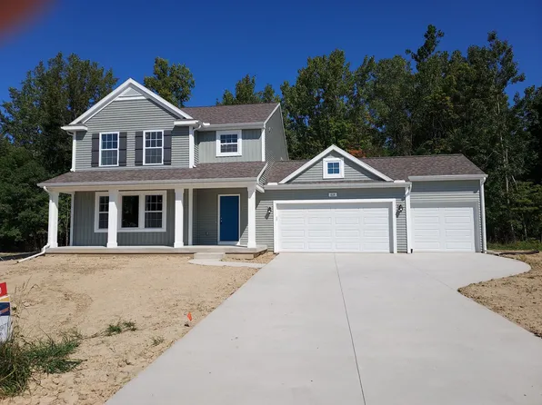 618 Courtyard Pl, Watervliet, MI 49098