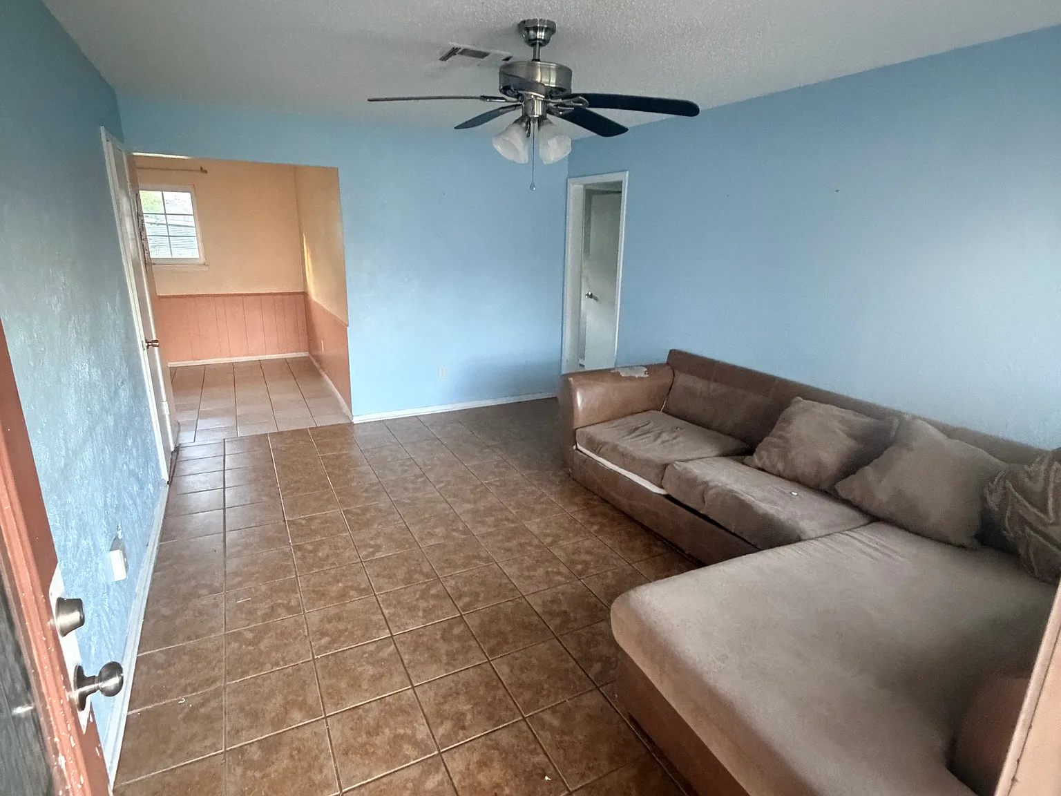 3 bed, 968 sqft, $1,200 — Photo 2