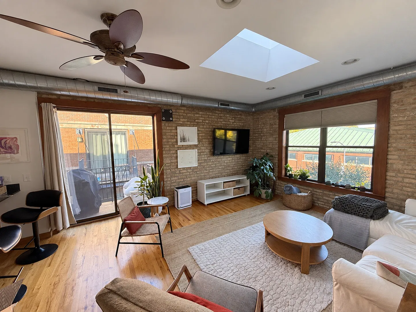 2 bed, 1000 sqft, $3,195 — Photo 1