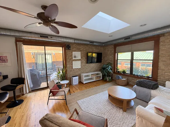 1647 W Addison St APT 3A, Chicago, IL 60613
