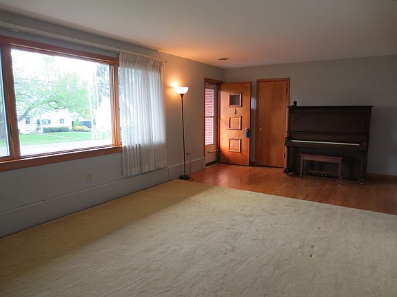 3rd image of 136 W Aaron Dr