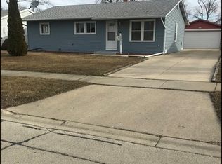 14 Grow Ln, Streamwood, IL 60107