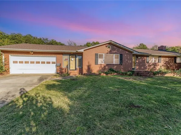 2715 Buchanan St, Winston Salem, NC 27127