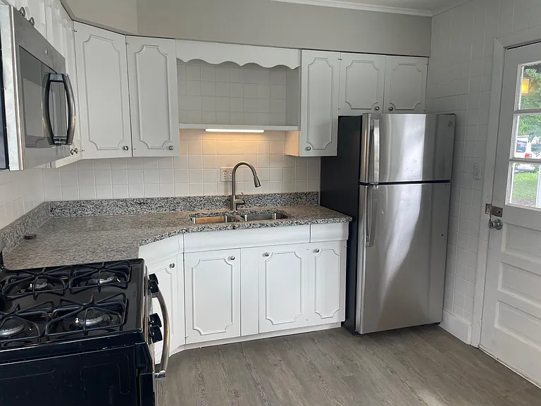 1202 W Miller St — Photo 1
