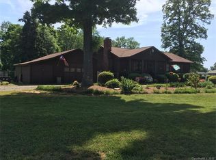 821 Ford Dr, Lowell, NC 28098