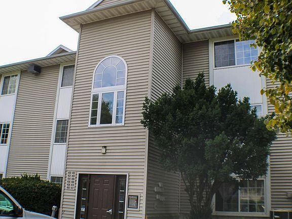 2nd image of 450-472 Peterson St #458