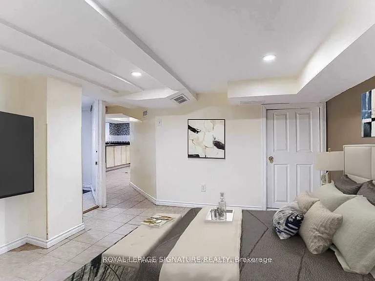 57 Denison Rd W #LOWER — Photo 2
