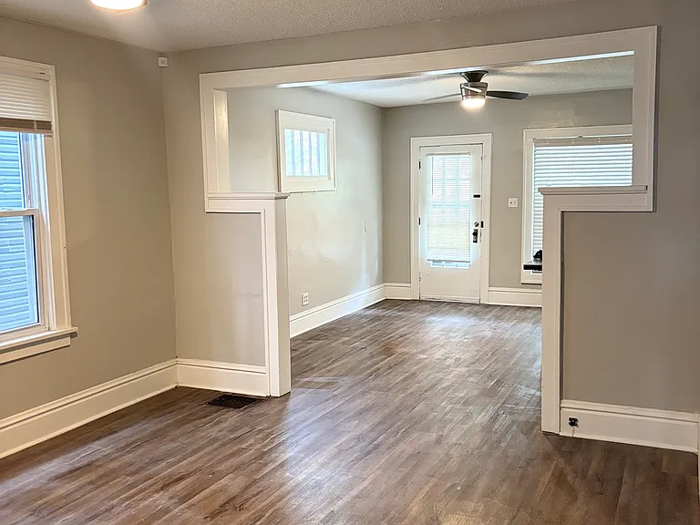206 E Blake Ave — Photo 9