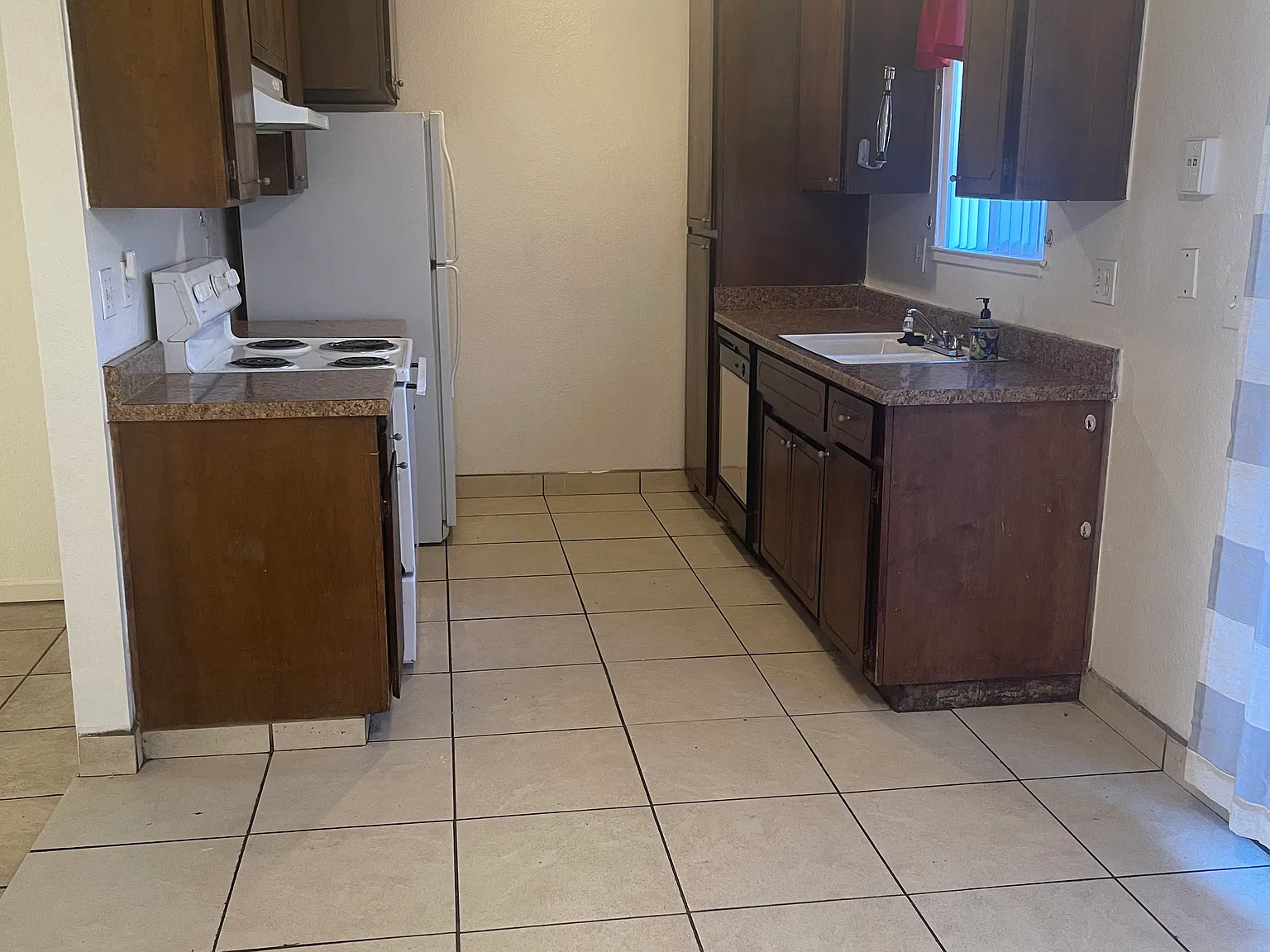 3 bed, 1200 sqft, $2,500 — Photo 4