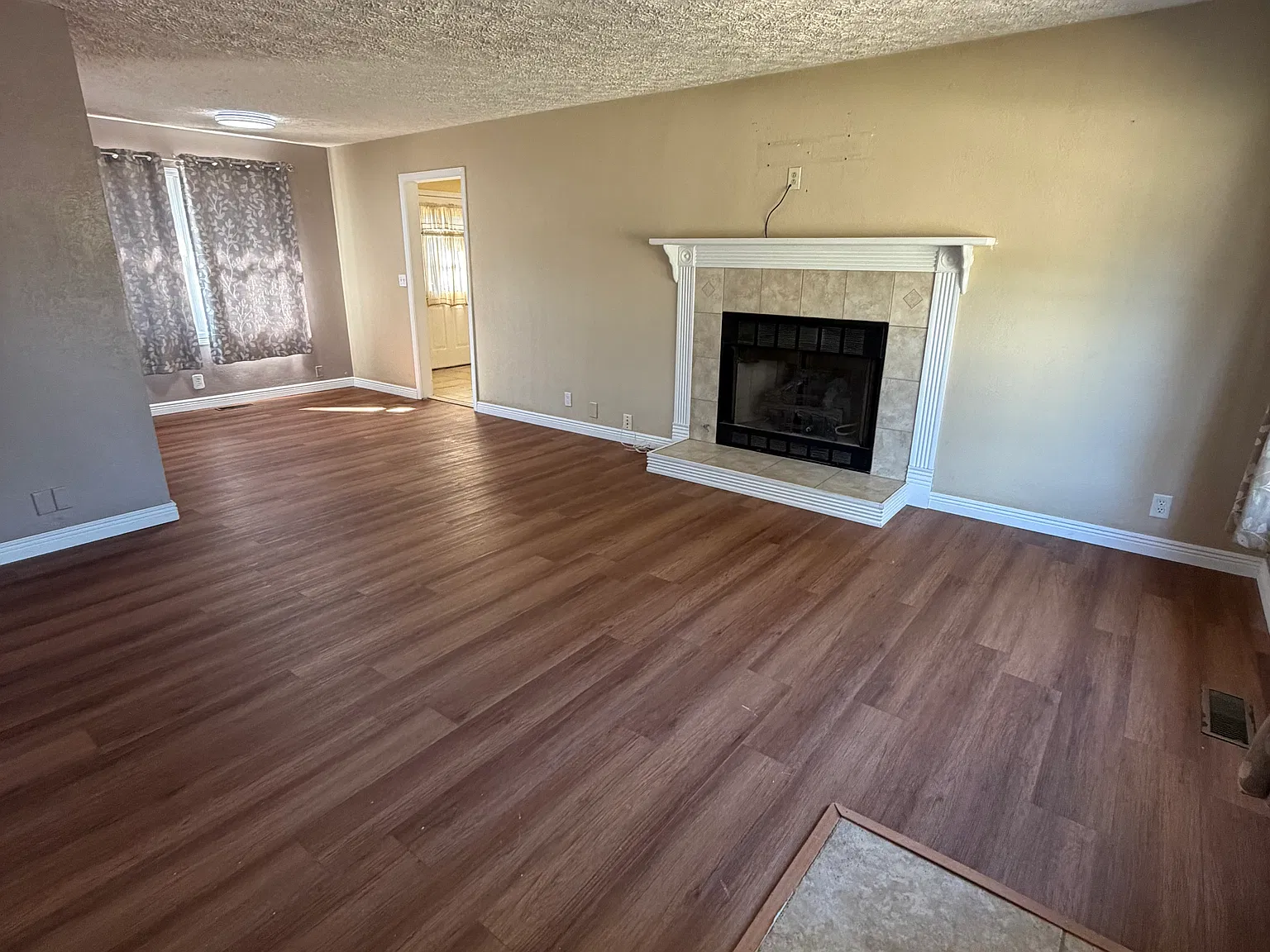 3 bed, 1040 sqft, $1,200 — Photo 2