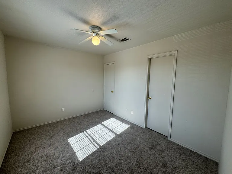 413 Creek St — Photo 16