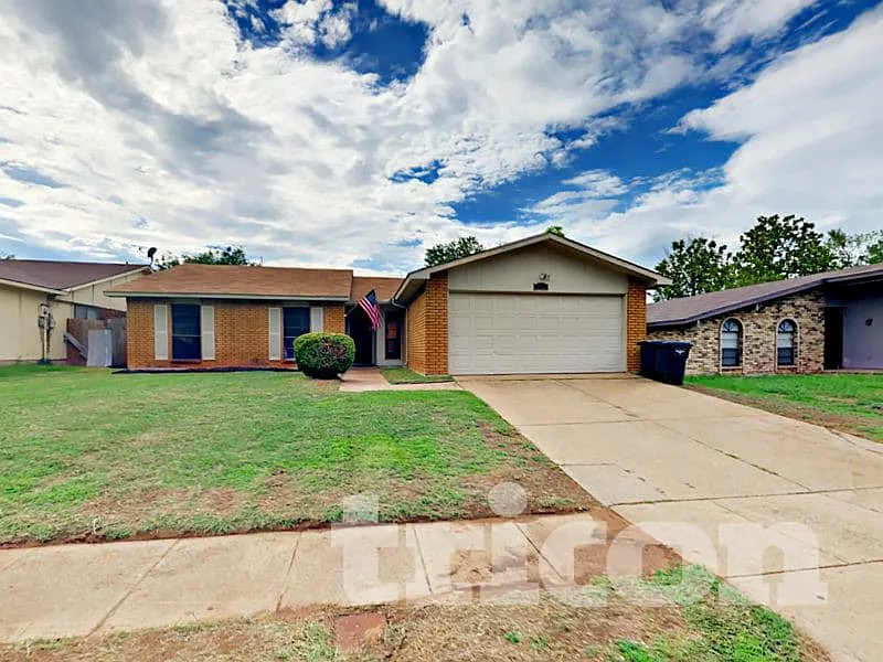 7528 Four Winds Fort Worth TX — Photo 2