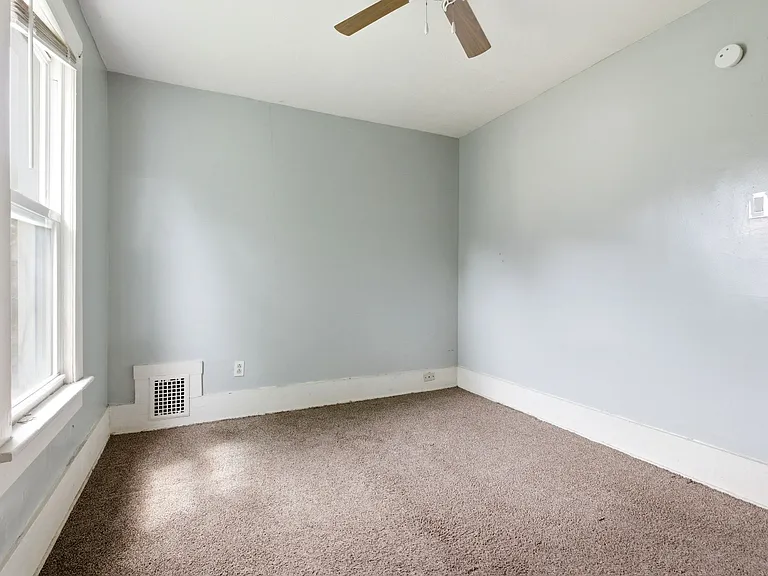 819 Princeton St — Photo 15