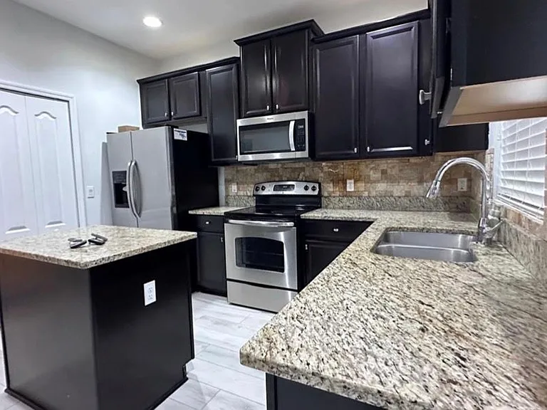 552 Juniper Springs Dr — Photo 2