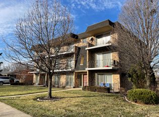 3050 Bernice Rd APT 1B, Lansing, IL 60438