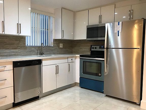 3rd image of 9375 Fontainebleau Blvd APT L210