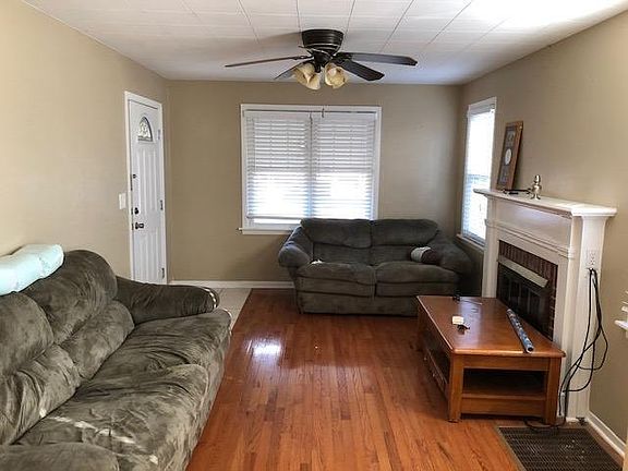 4th image of 7825 Seward Ave