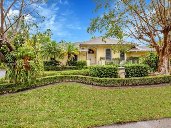 8205 SW 177th Ter, Palmetto Bay, FL 33157