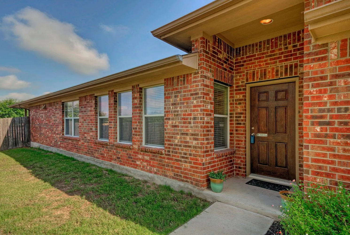 4 bed, 1720 sqft, $2,200 — Photo 3