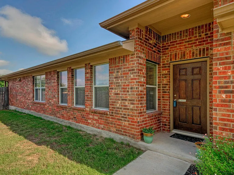 3501 Savage Springs Dr — Photo 3
