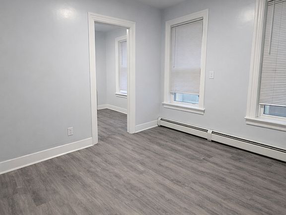 3rd image of 458 High St #2-R