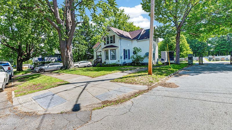 3rd image of 33 Clyde Street